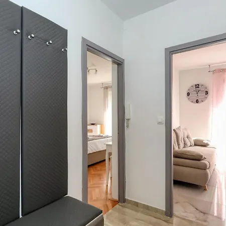 Sanja Appartement *